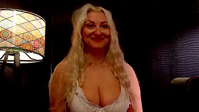 Snapshot of LeticiaReys chatting on 02/07/26, 02:25 LeticiaReys online show from 02/07/26, 02:25