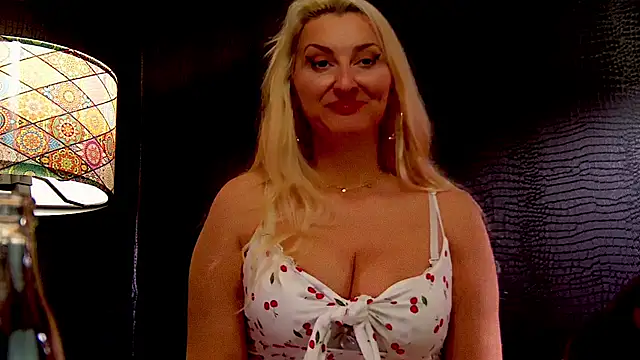 LeticiaReys online show from 12/18/25, 07:50