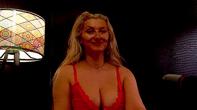 Snapshot of LeticiaReys chatting on 02/18/26, 12:45 LeticiaReys online show from 02/18/26, 12:45