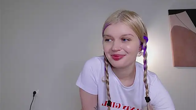 Any mo0n online show from 11/17/25, 06:17