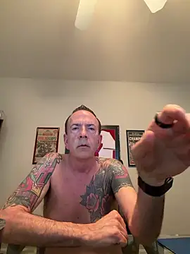 Snapshot of Crazy_Mike1 chatting on 10/07/25, 01:23 Crazy Mike1 online show from 10/07/25, 01:23