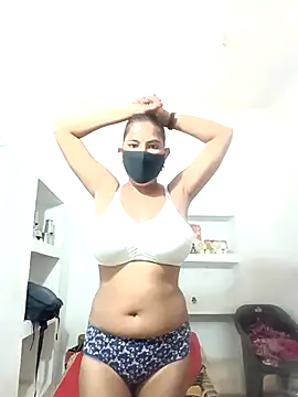 Snapshot of Hot_radhaji chatting on 10/18/25, 05:20 Hot radhaji online show from 10/18/25, 05:20