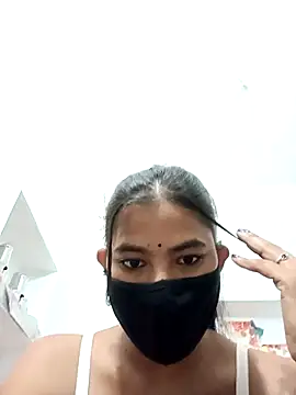 Hot radhaji online show from 10/28/25, 12:15