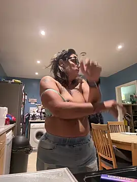 Snapshot of IvyBelle_MilfUK chatting on 10/10/25, 05:58 IvyBelle MilfUK online show from 10/10/25, 05:58