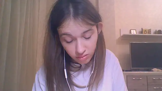 Snapshot of CeyaLier chatting on 10/09/25, 05:13 CeyaLier online show from 10/09/25, 05:13