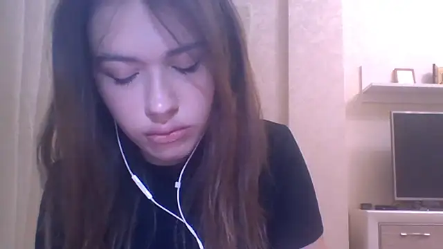 Snapshot of CeyaLier chatting on 10/17/25, 04:09 CeyaLier online show from 10/17/25, 04:09