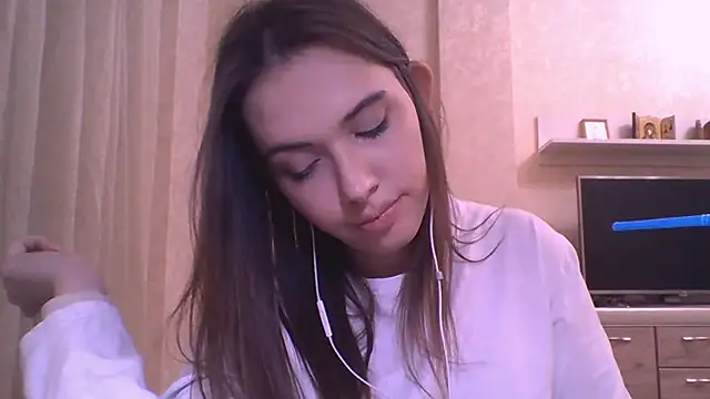 CeyaLier online show from 12/21/25, 09:04