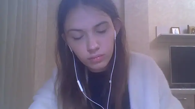 Snapshot of CeyaLier chatting on 10/16/25, 04:04 CeyaLier online show from 10/16/25, 04:04