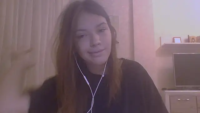Snapshot of CeyaLier chatting on 10/13/25, 04:08 CeyaLier online show from 10/13/25, 04:08