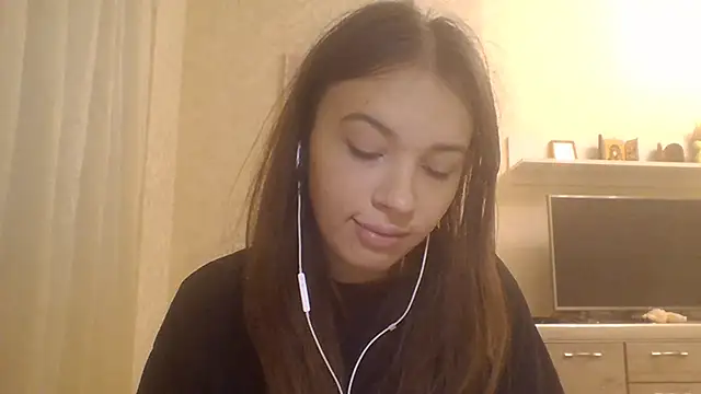 Snapshot of CeyaLier chatting on 10/12/25, 02:07 CeyaLier online show from 10/12/25, 02:07