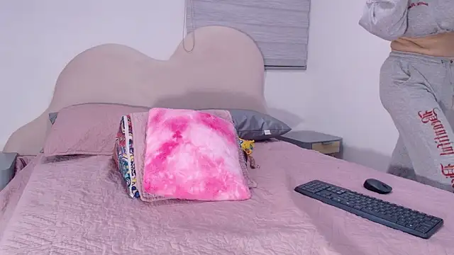 Snapshot of lu_mystic chatting on 02/15/26, 02:34 lu mystic online show from 02/15/26, 02:34