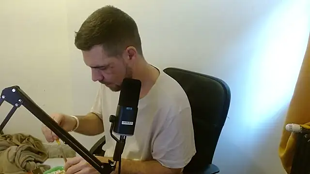 chibrax918 online show from 12/17/25, 09:14