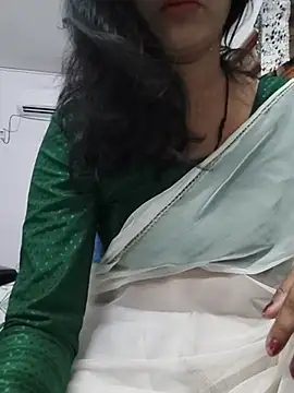 Snapshot of Janu-hasena chatting on 06/12/26, 11:35 Janu-hasena online show from 06/12/26, 11:35
