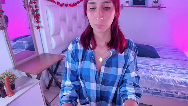 Laaura-Velez online show from 11/28/25, 01:22