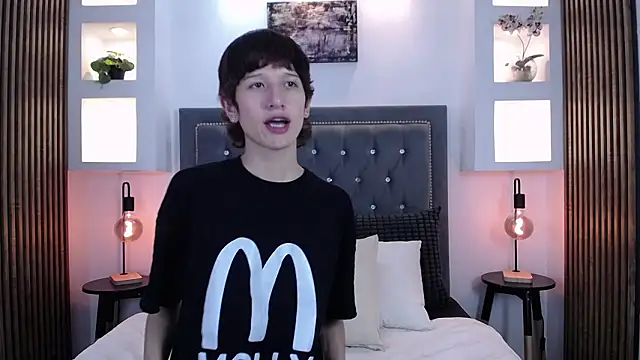 Emo Boy  online show from 03/04/26, 08:27