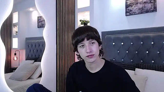 Emo Boy  online show from 04/01/26, 08:17