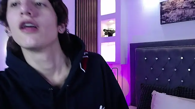 Emo Boy  online show from 04/05/26, 08:37