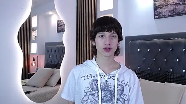 Emo Boy  online show from 03/28/26, 08:32