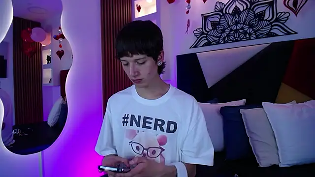 Emo Boy  online show from 02/15/26, 08:41