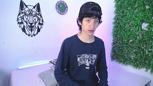 Emo Boy  online show from 11/30/25, 12:39