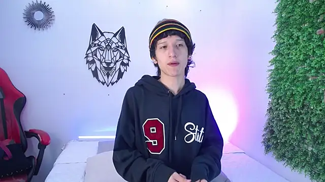 Emo Boy  online show from 12/04/25, 12:26