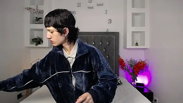 Emo Boy  online show from 12/05/25, 03:49