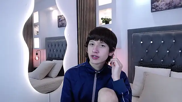 Emo Boy  online show from 03/30/26, 08:21