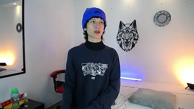 Emo Boy  online show from 12/17/25, 12:32