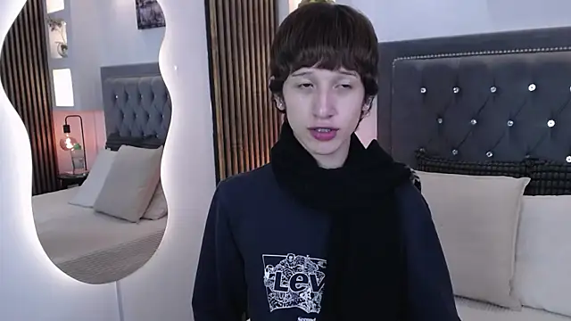Emo Boy  online show from 05/12/26, 08:37