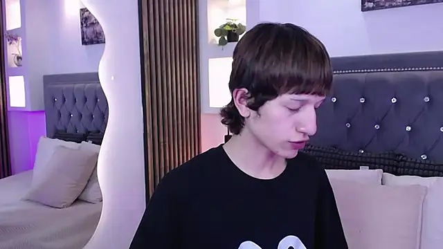 Emo Boy  online show from 05/17/26, 09:59