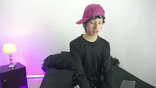 Emo Boy  online show from 11/10/25, 03:55