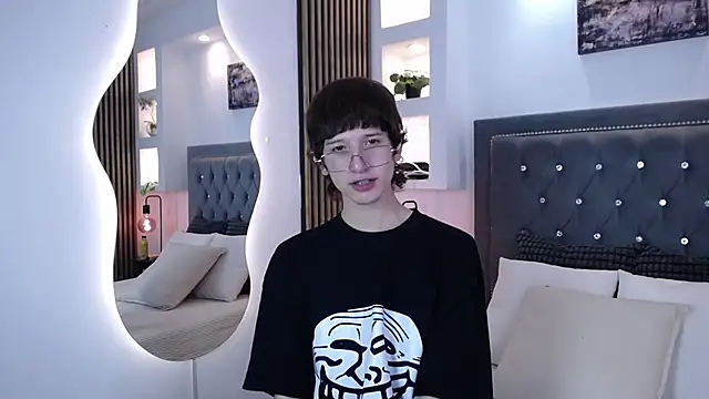 Emo Boy  online show from 03/25/26, 08:19