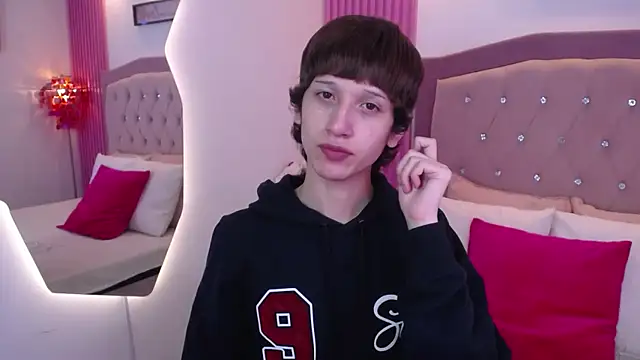 Emo Boy  online show from 05/14/26, 03:31