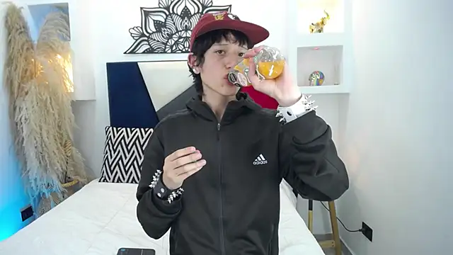 Emo Boy  online show from 11/17/25, 03:21