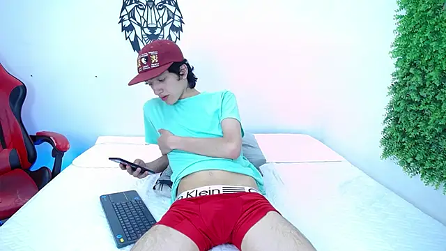 Emo Boy  online show from 11/17/25, 03:27