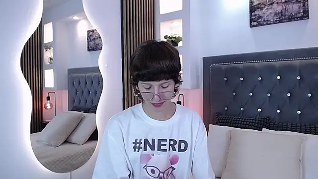 Emo Boy  online show from 03/26/26, 08:18