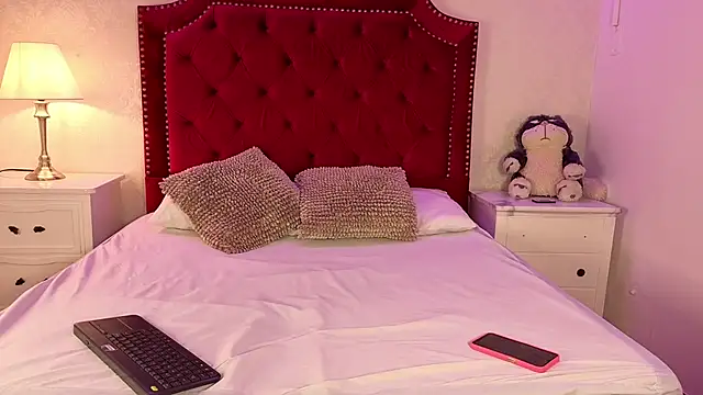 Sara Collinss  online show from 11/24/25, 11:54