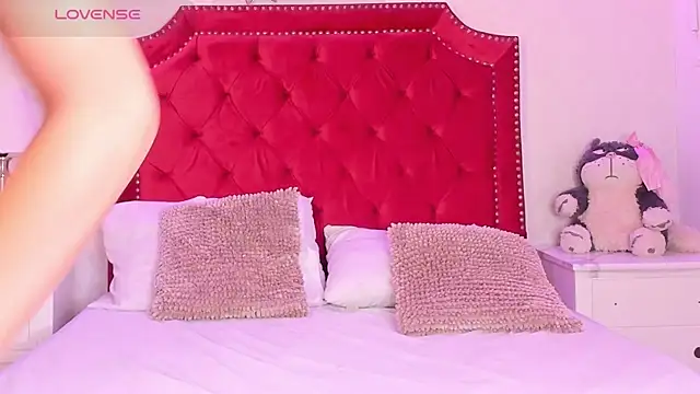 Sara Collinss  online show from 10/14/25, 11:33