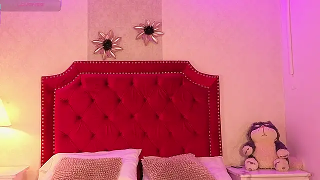 Sara Collinss  online show from 11/21/25, 11:31