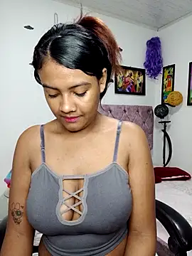 vannesitha25 online show from 12/03/25, 02:38