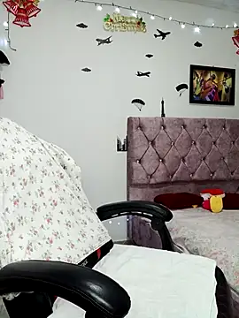 vannesitha25 online show from 12/15/25, 04:02