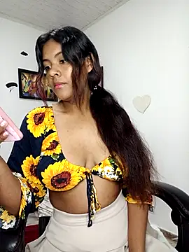 vannesitha25 online show from 11/05/25, 01:14