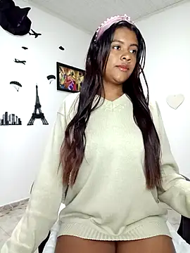 vannesitha25 online show from 10/16/25, 04:48