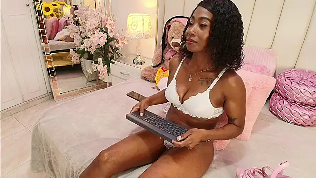 Snapshot of _NinaFox_ chatting on 05/23/26, 08:41 NinaFox online show from 05/23/26, 08:41