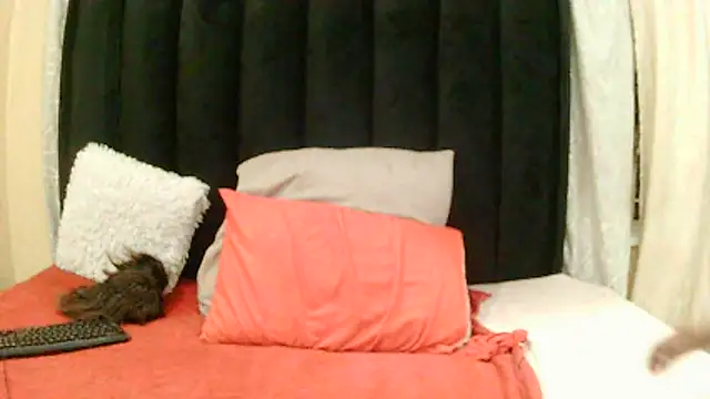 pearlxx20 online show from 02/23/26, 07:36