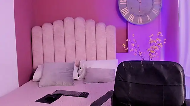 Miaa Adams  online show from 01/15/26, 07:39