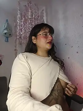 Emilycollei online show from 05/18/26, 03:06