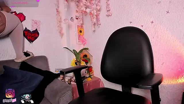 Emilycollei online show from 05/17/26, 04:56