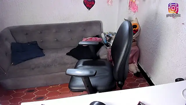 Emilycollei online show from 04/03/26, 07:20