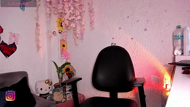 Emilycollei online show from 04/28/26, 06:40